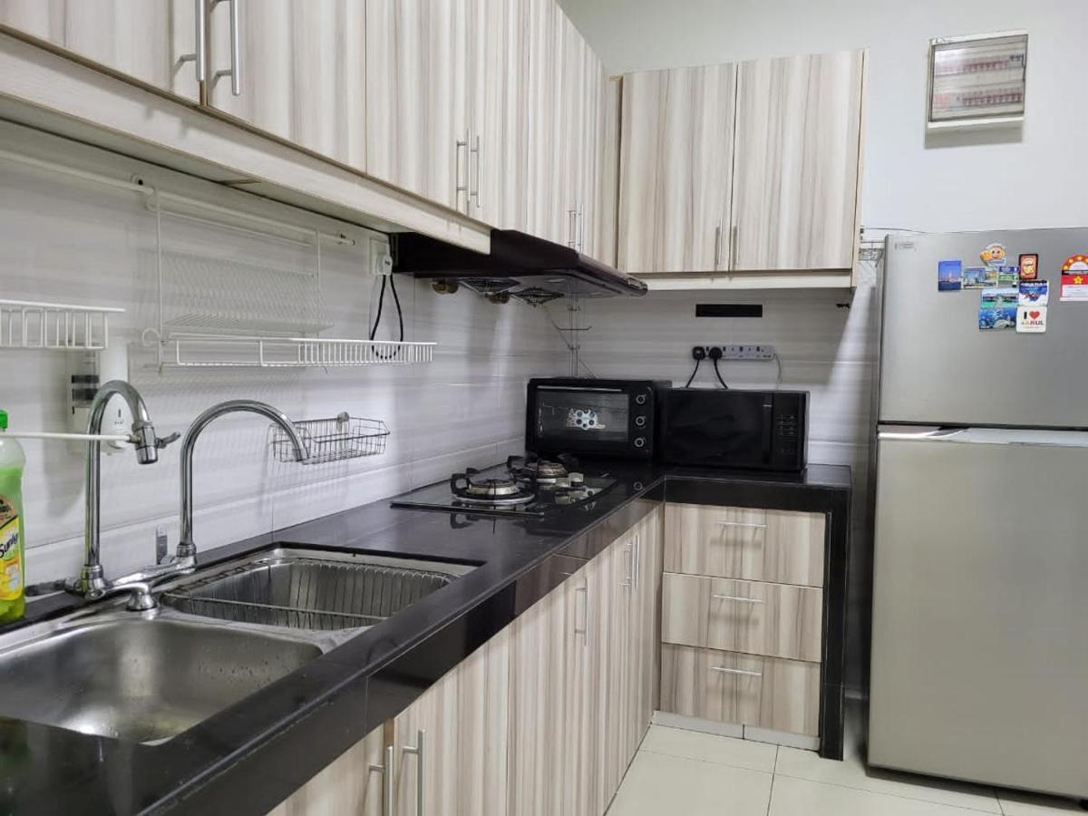 Homestay D'Univ 360 Place Сери-Кембанган Экстерьер фото